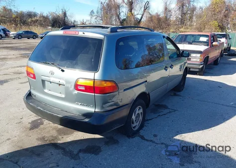 2000 Toyota Sienna Le from USA, damaged, VIN 4T3ZF13C4YU296651